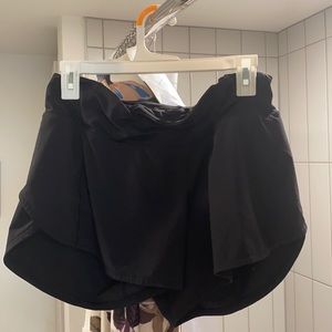 Black lulu size 8 speed shorts LONG
